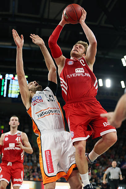 他的复出成 他的复出成